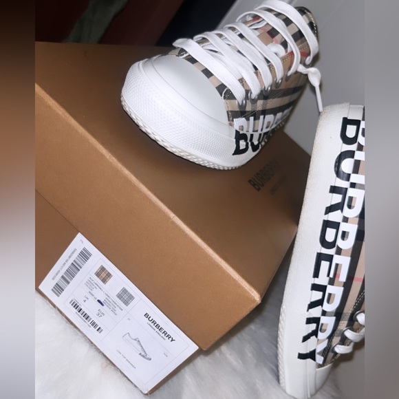 Worn once have all original box , tags and dust bag US 6.5w EU 37 - Picture 6 of 7